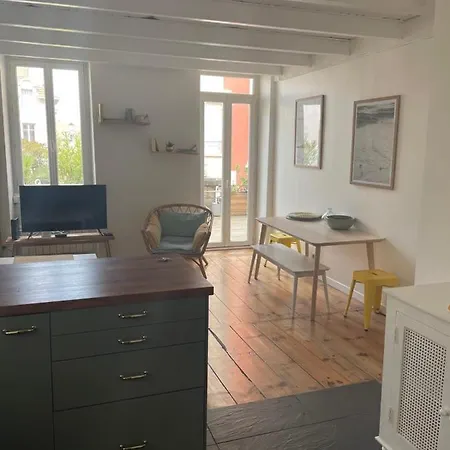 דירה Charming Apt With Terrace Near The Beach *