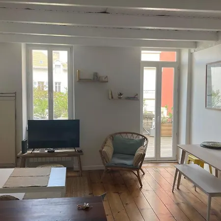 Charming Apt With Terrace Near The Beach דירה ביאריץ