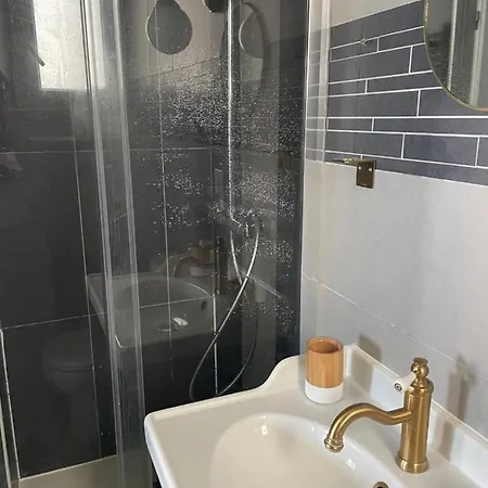 דירה Charming Apt With Terrace Near The Beach